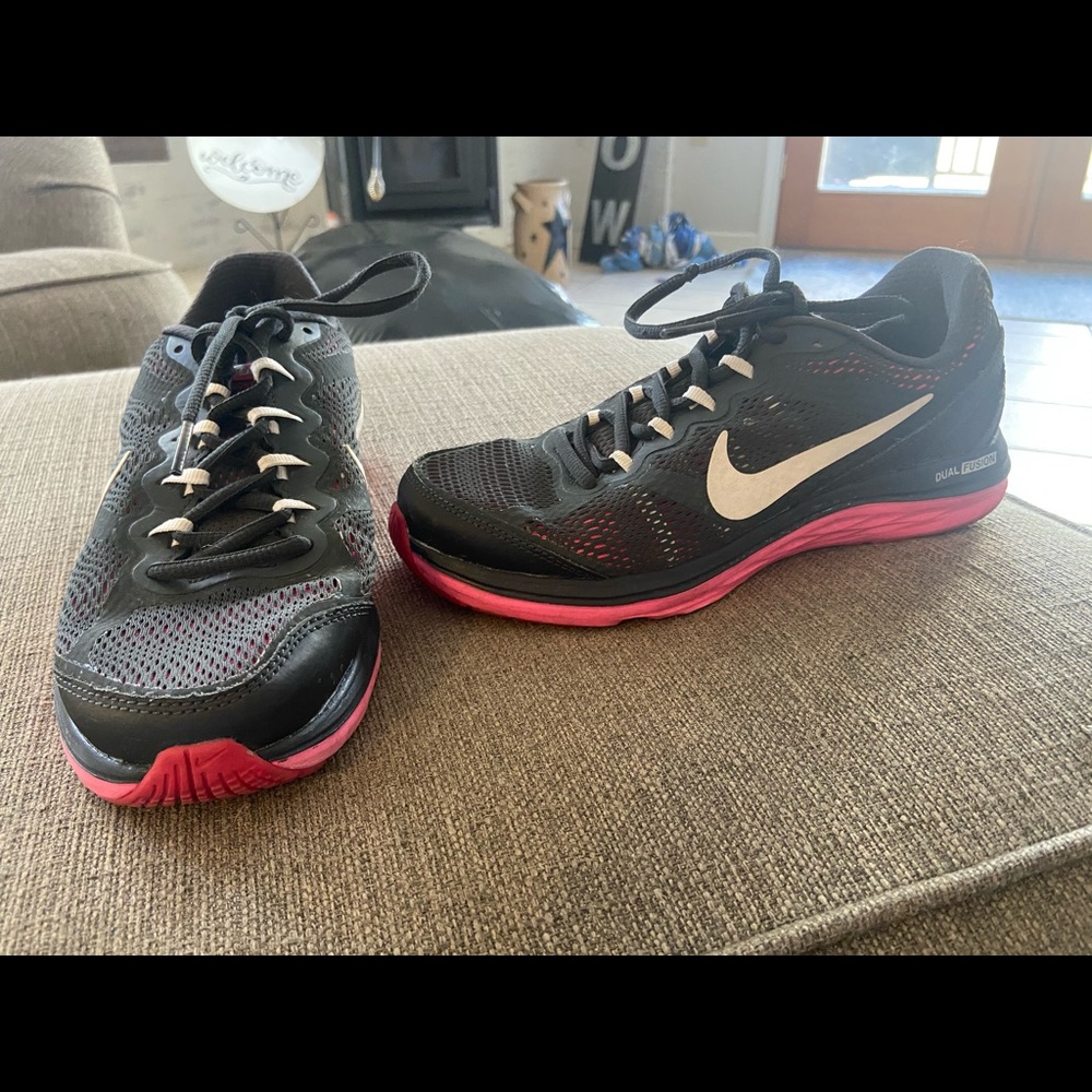 Women’s Nike shoes 6.5